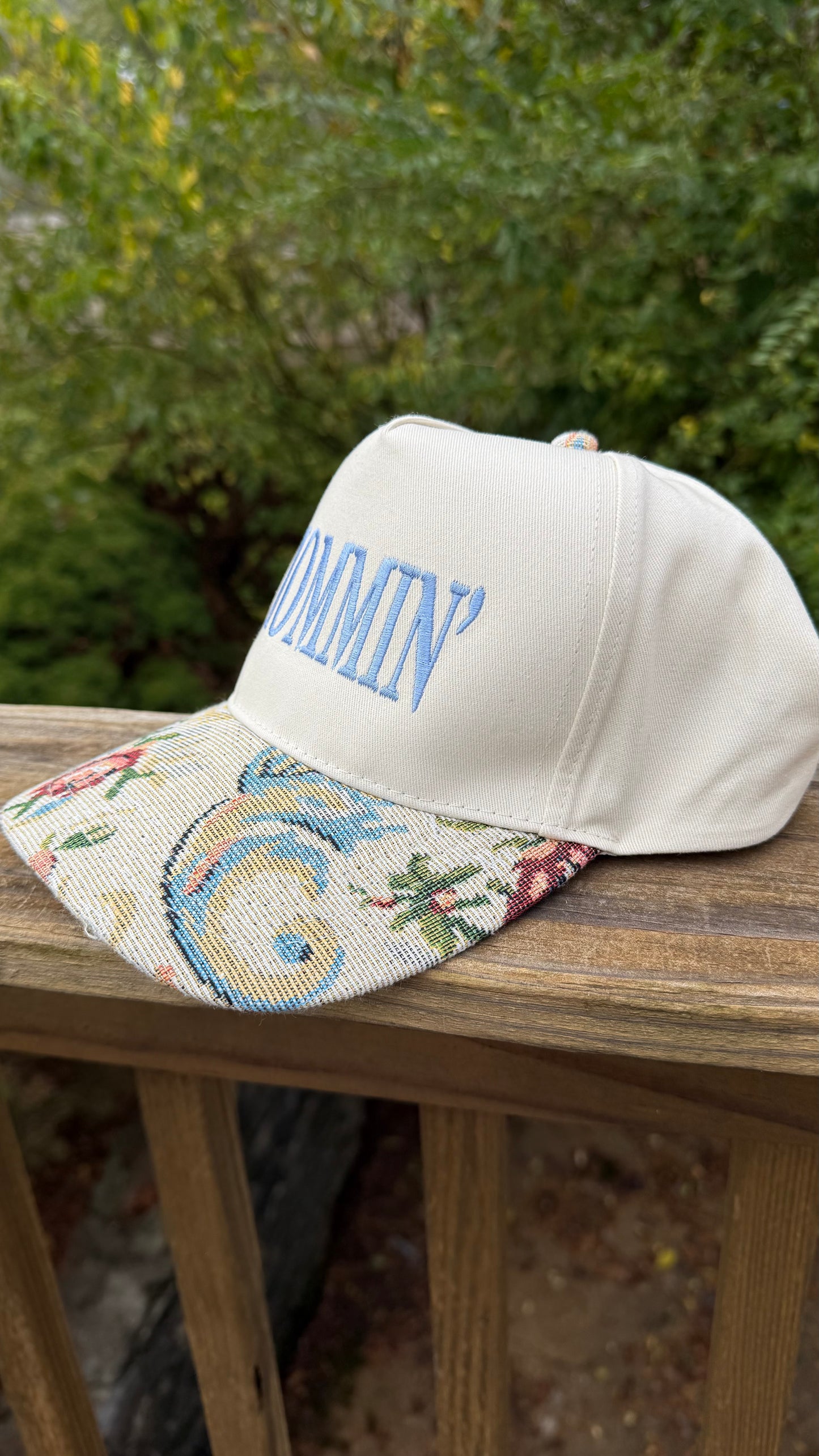MOMMIN’ Floral Trucker Hat